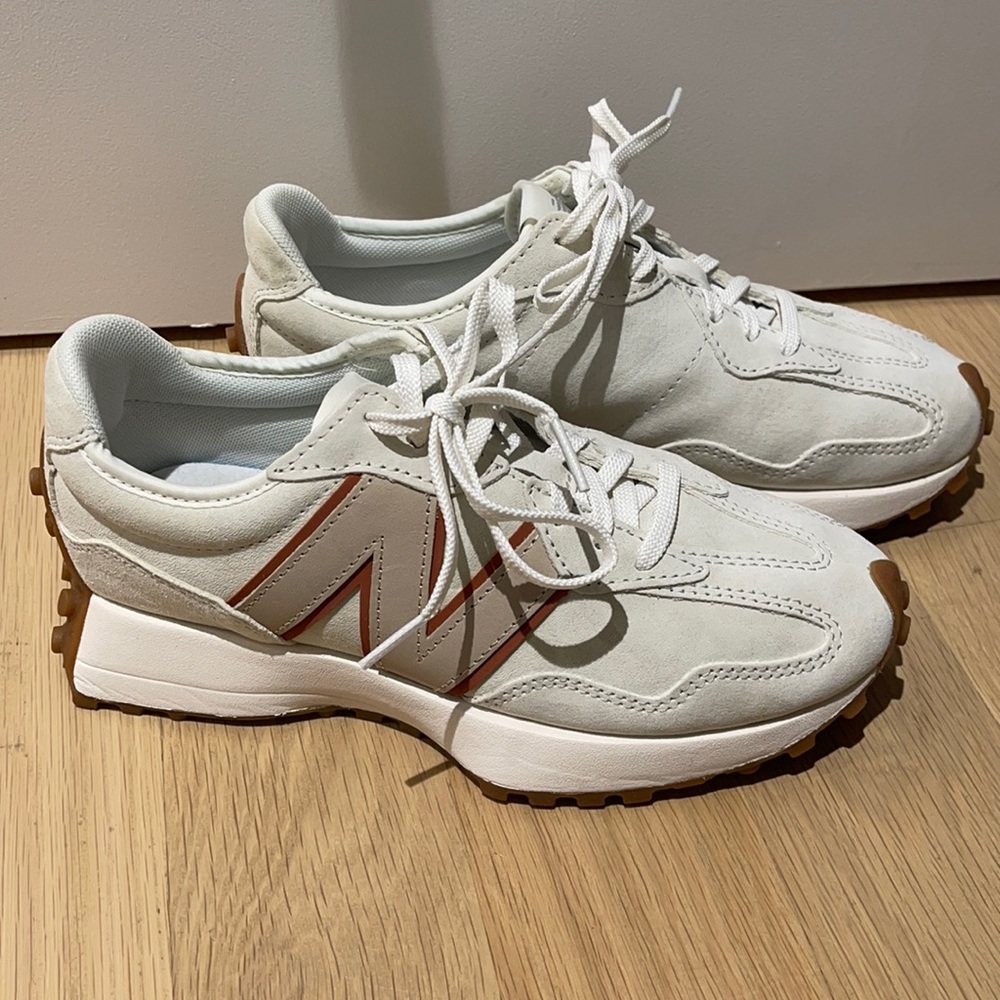 New Balance 327 x Bandier (Sz 7) BNWOB